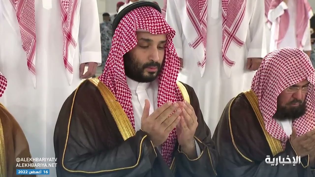 نيابة عن #خادم_الحرمين_الشريفين #ولي_العهد يتشرف بغسل الكعبة المشرفة