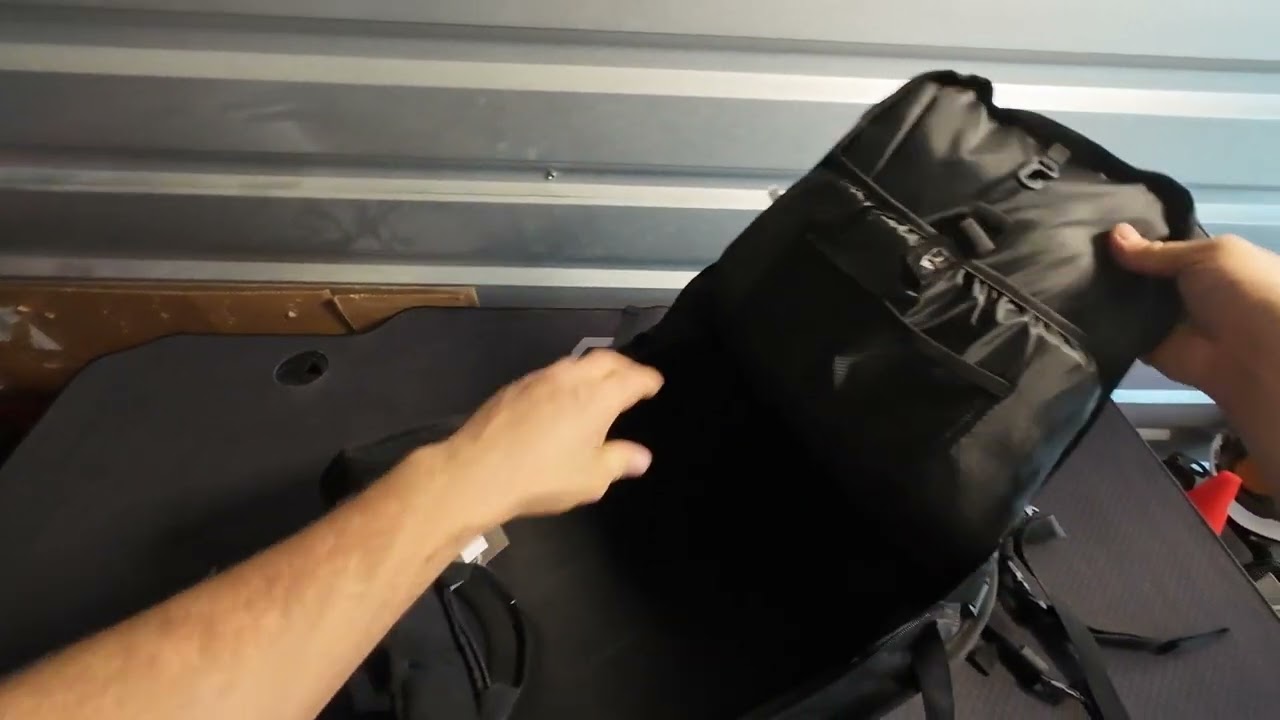 FC-Moto Hump Race Carbon Look Motorcycle Backpack review