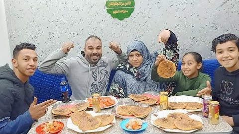 اقوى تحدى على 15 رغيف حواوشي حار جدا علي 8 دقائق والعقاب كوميدي جدا
