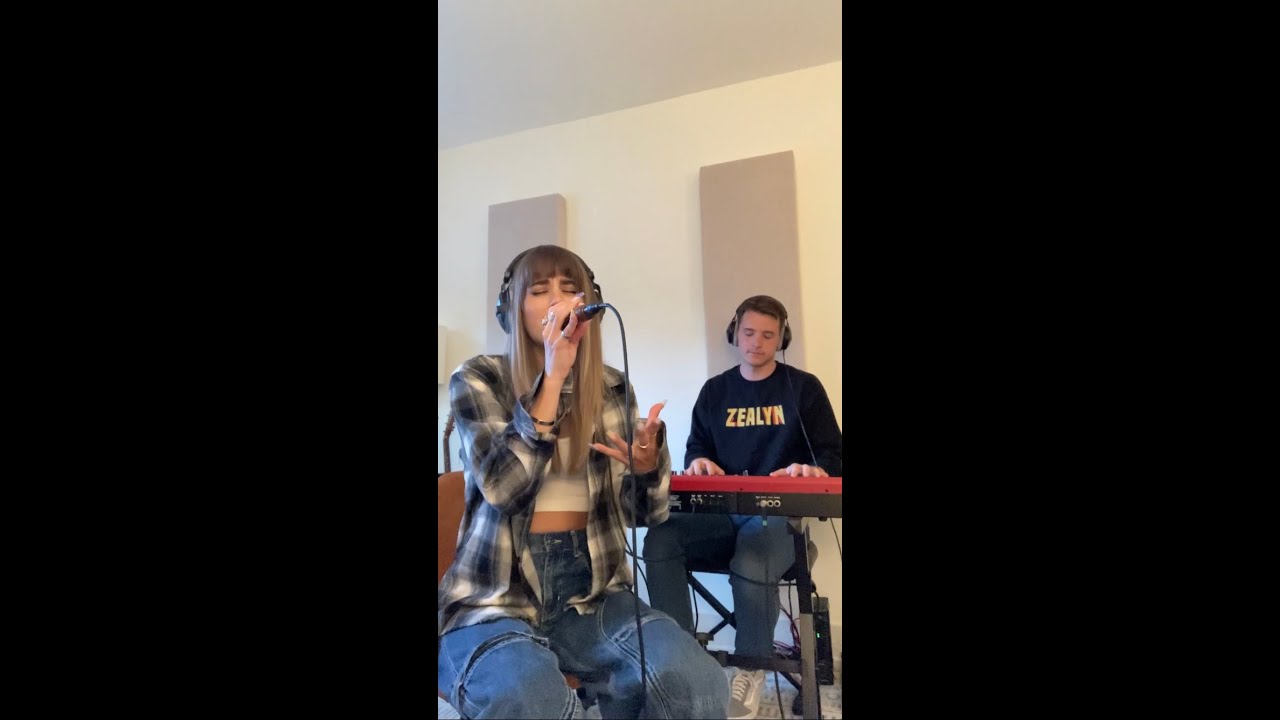 Guarda Zealyn singing Odd Behavior #shorts su YouTube Guarda Zealyn singing Odd Behavior #shorts su YouTube