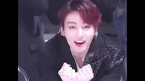Jungkook Reaction When They Won Artist Of The Year In MAMA 2019