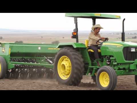 Video: Garras Para Un Tractor De Conductor A Pie: La Elección De Una Orejeta Para Los Tractores De Conductor A Pie 