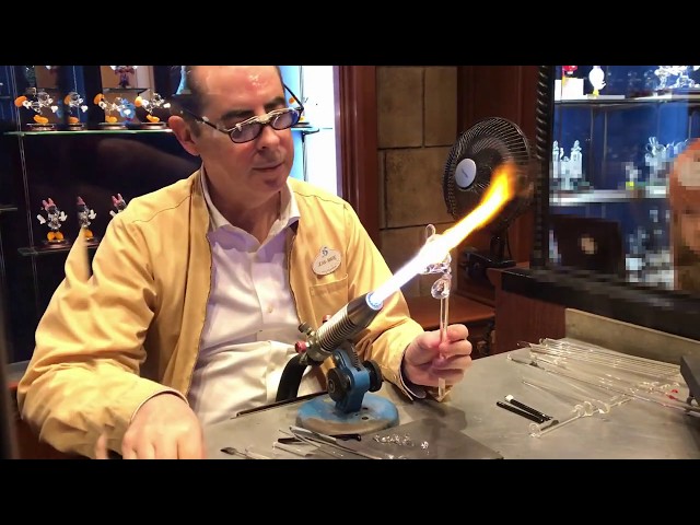 TDL】ガラスのミッキーを作る職人さん Making glass Mickey by