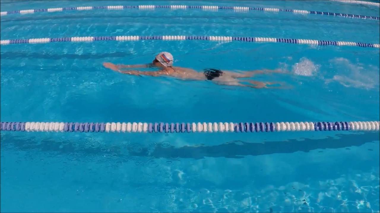 Упражнения для плавания - Ноги кроль без доски - YouTube