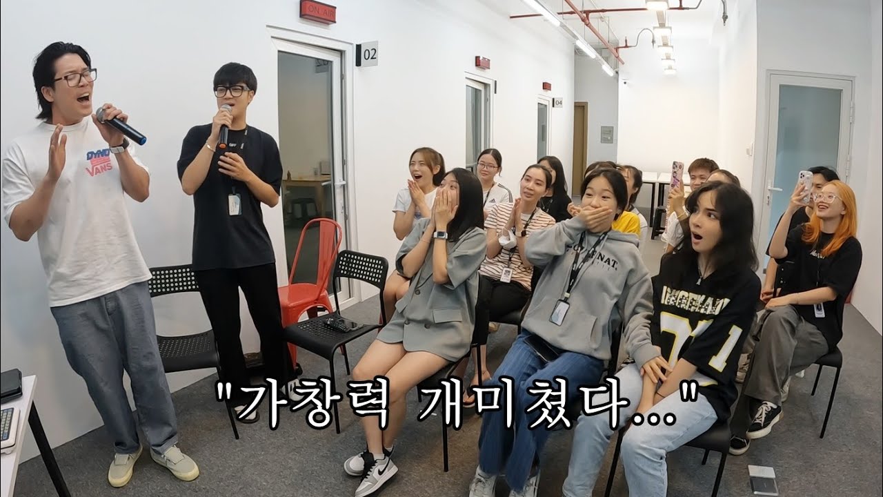 고막 계 탔다!! 2AM 창민의 미친 가창력에 베트남 직원들 난리났습니다! 레전드로 남을 미니콘서트!
