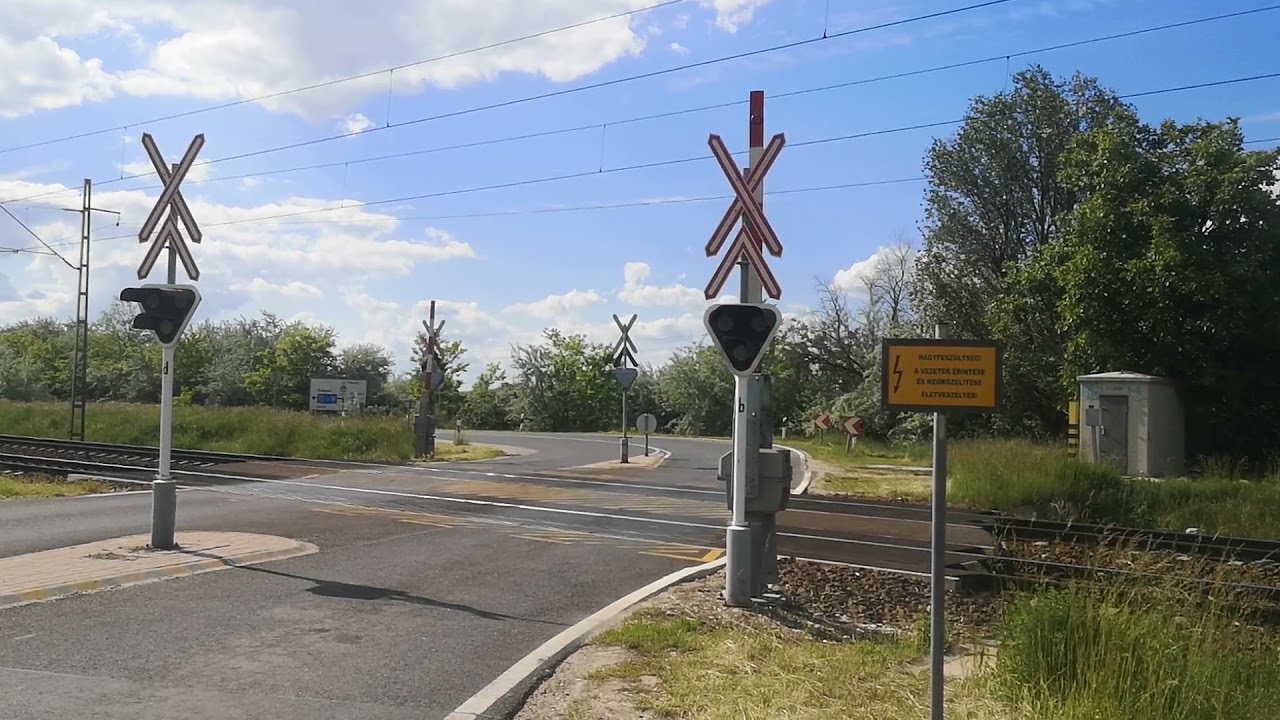 Vasúti átjáró Dinnyés / Railroad crossing (29. 5. 2021.)