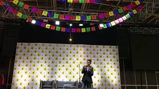 Luis Angel Gomez Jaramillo (Miguel En COCO) cantando "Un Poco Loco" (Comic-Con Colombia)