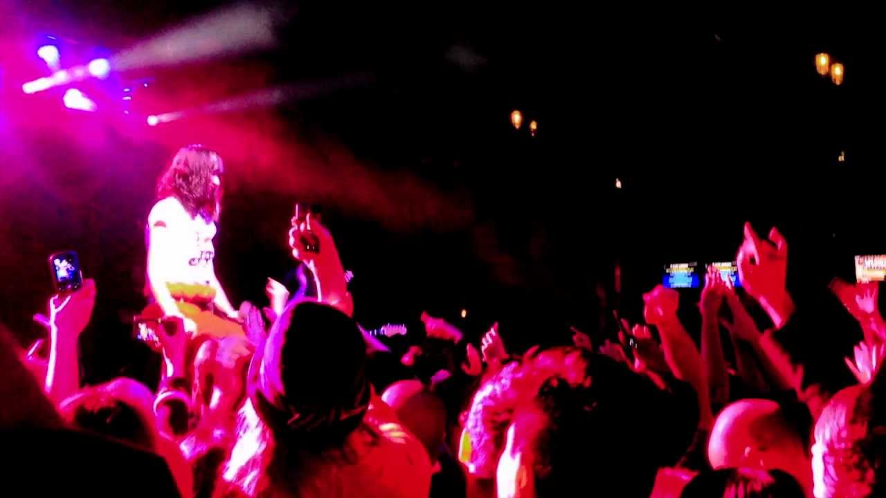 Yeah Yeah Yeahs Dedicate "Maps" to Jonathan Toubin 12/16/11