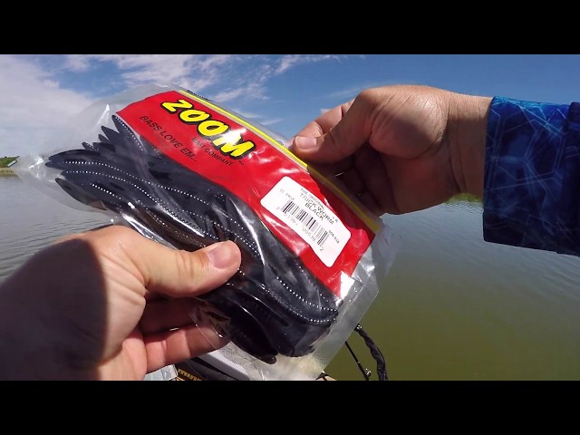 Tricking Bass into Biting my Zoom Trick Worm! (Bass fishing the Spawn) 