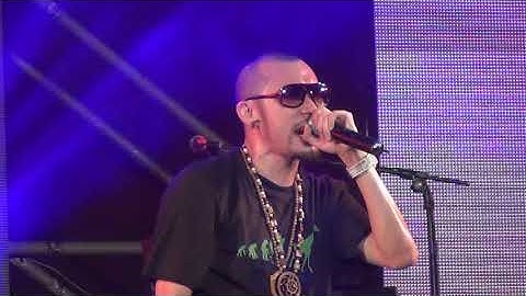 Thumbnail of MC HOTDOG熱狗Ft.大淵5 輕熟女27(1080p中字)@2012高雄啤酒節 🏆