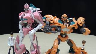 CONTEST!! NYCC Transformers Prime Bumblebee and Arcee Giveaway