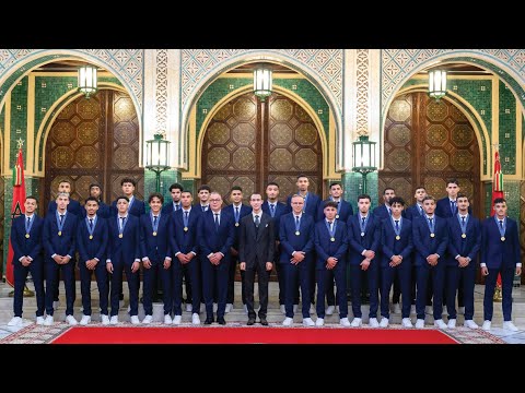 ولي العهد الأمير مولاي الحسن يترأس حفلا أقامه جلالة الملك على شرف المنتخب الوطني لكرة القدم