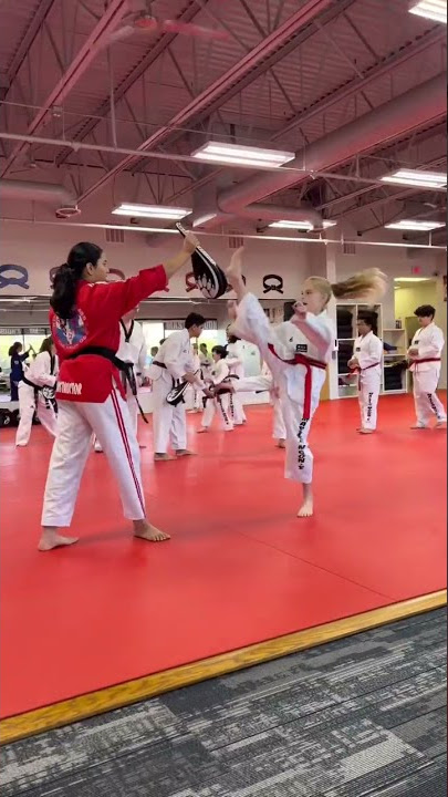 Kicks in taekwondo from pretty girl😉✌️#taekwondo#kicks