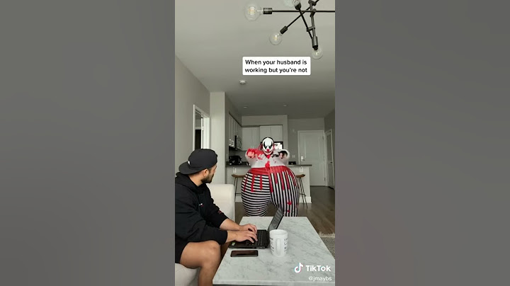 Esposa irrita marido trabalhador dançando auto-isolamento Tik Tok