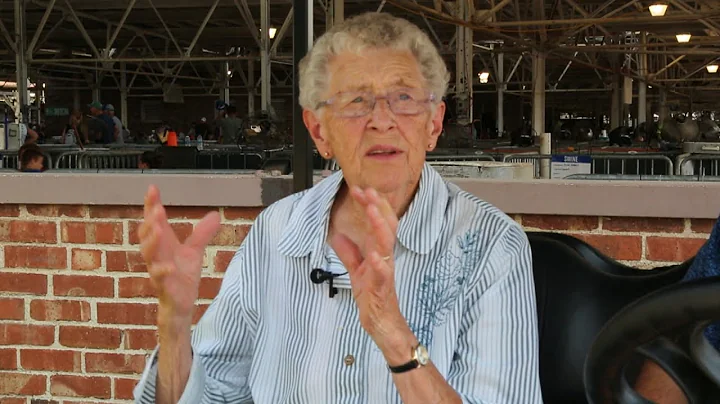 Showing Livestock Takes A Team - Lois Martin