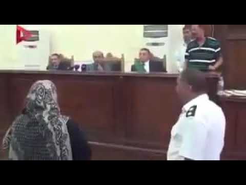 ام تطلب من القاضي ان تلمس ابنها قبل الاعدام😭💔  هذه هي الأم وهذه هي نبع الحنان ، يالله