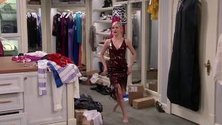 Anna Faris dancing barefoot