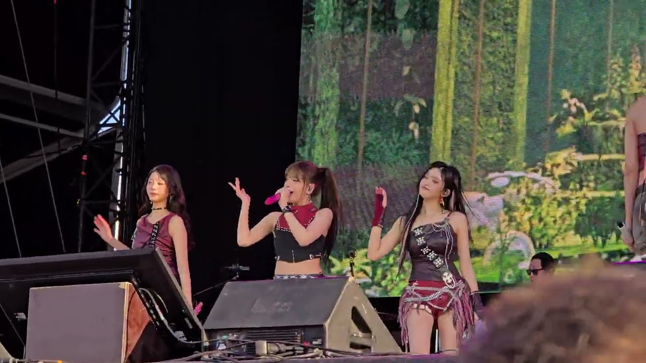 IVE (아이브) - Eleven @lollapalooza in Paris (20.07.2025)