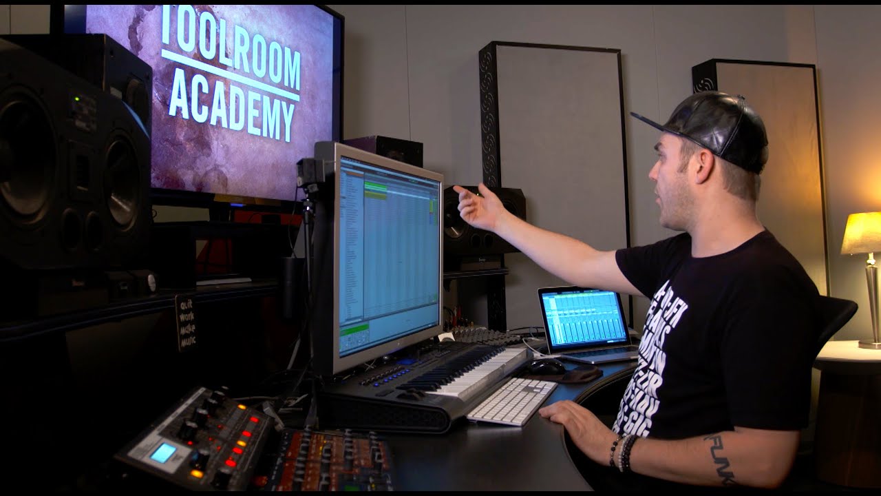 TOOLROOM TECH HOUSE - FUNKAGENDA MAKES TRACK FROM SCRATCH