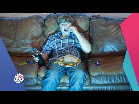 تناول الطعام أمام التلفاز الأسباب والمخاطر صباح النور