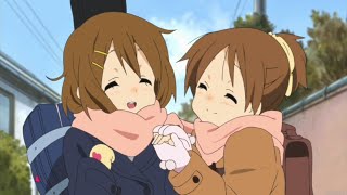 Yui and Ui sharing scarf together 【K-ON!】