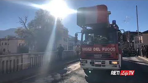 L'ultimo viaggio di Stefano Colasanti: il corteo d...