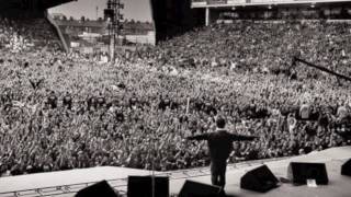 Video thumbnail of "OASIS Half The World Away LIVE IN LONDON"