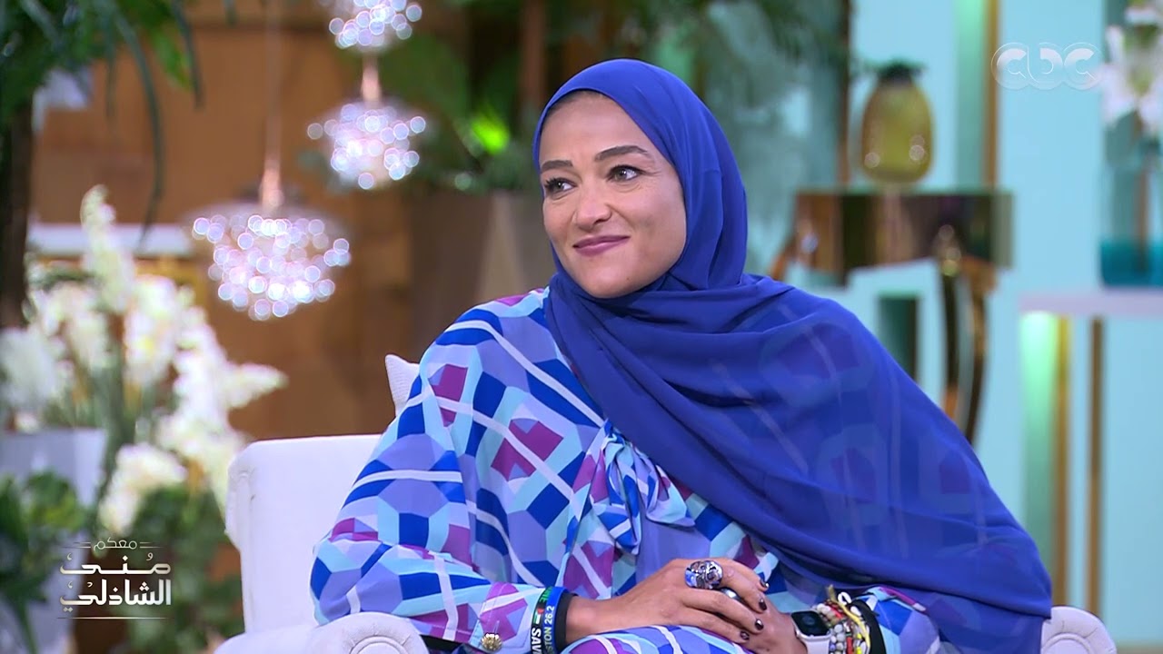 رفعت علم مصر على قمة جبل ايفيرست .. المغامرة منال رستم مع منى الشاذلي