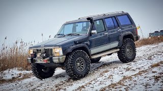 Старичек КРУЧЕ ВСЕХ JEEP Cherokee XJ унижает внуков и правнуков ЗИМНИЙ #offroad на горке