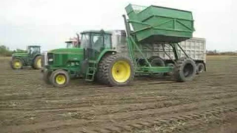Dennis Gardner's beet cart in action