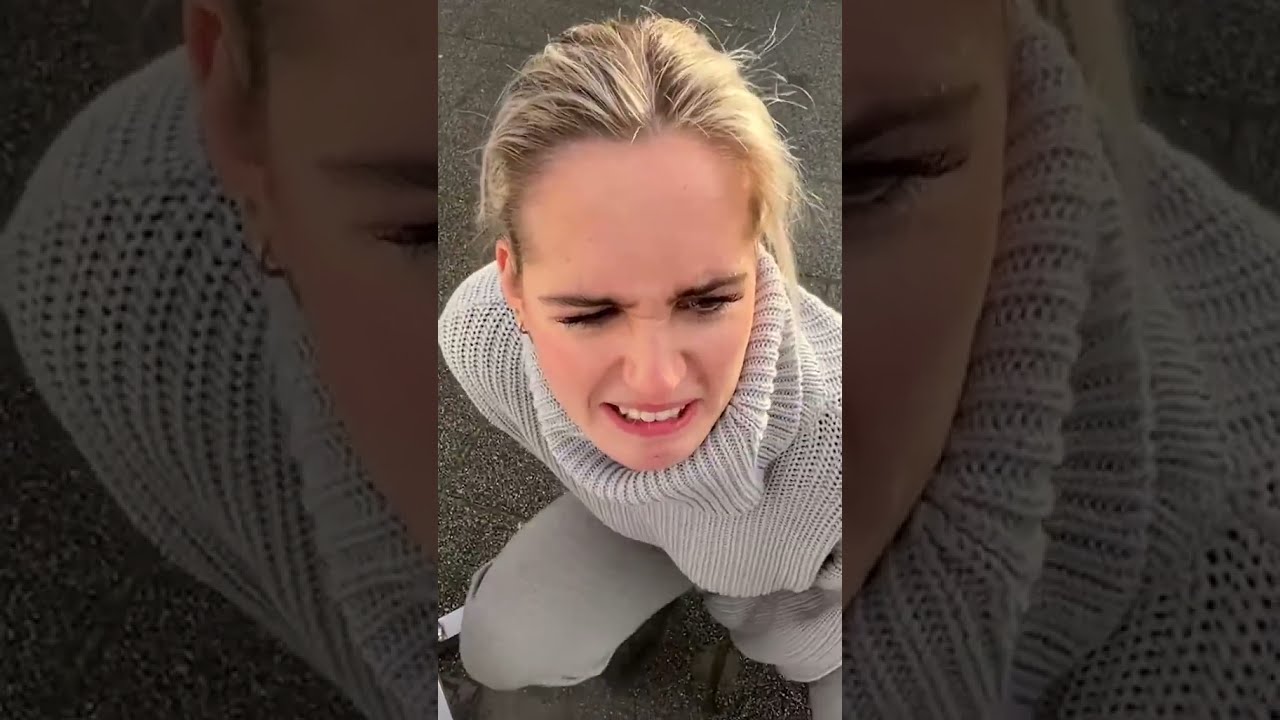 Sophie Plast In Haar Broek 