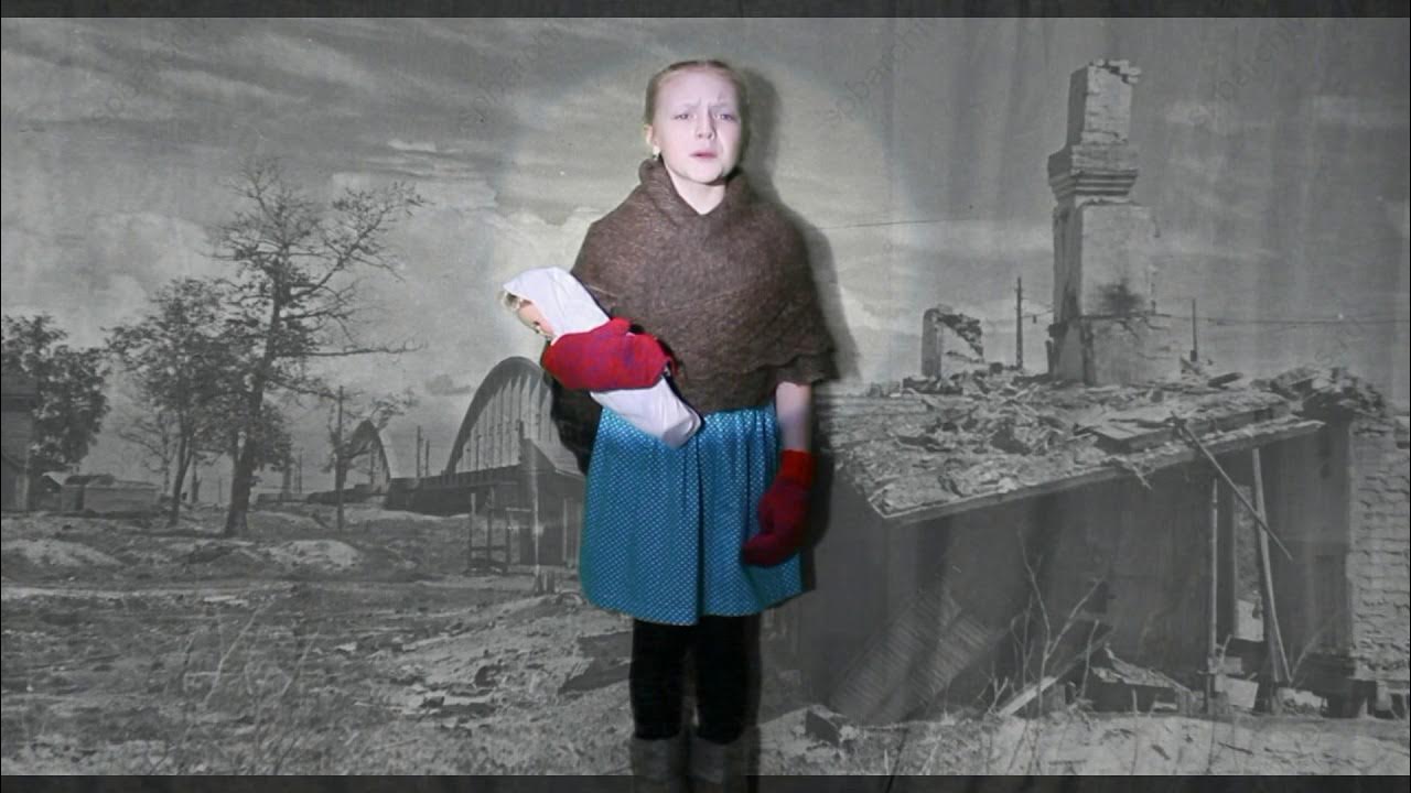 2022. лора тасси ой мишка. девочка в доме бежит. девушка выбегает из комнаты. выбежала девочка из дома.