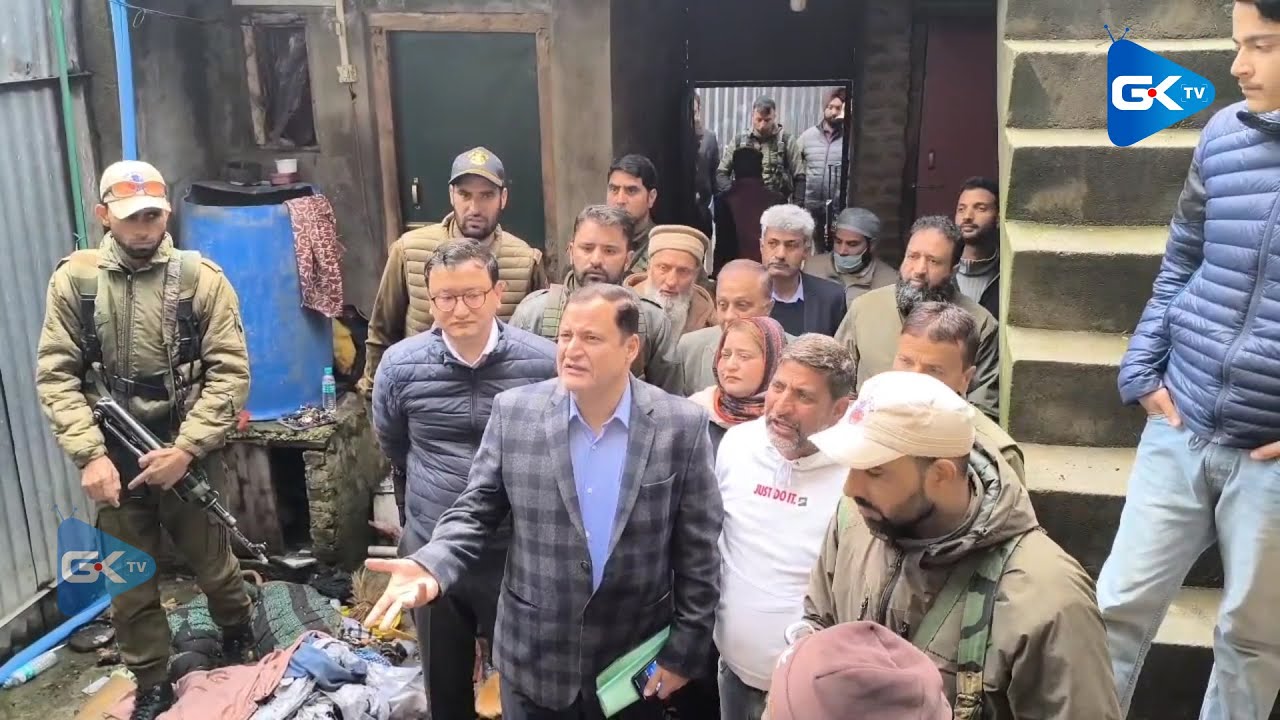 Minister Javed Dar, MLA Baramulla visit fire victims