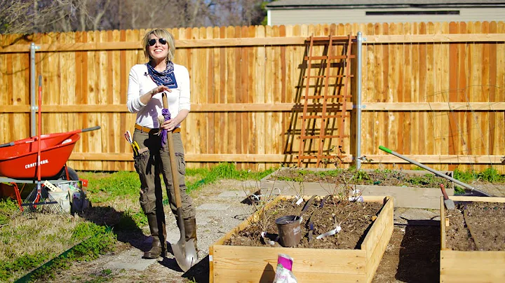 Stylish Gardener: Rugged Garden Couture for Working in the Garden // Linda Vater