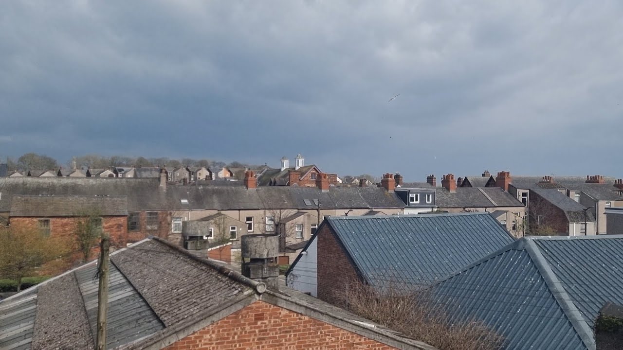 BarrowinFurness Cumbria 3 flats £90k rent£1350 =18 R.O.I. net R.O.I. is £725 p.c.m pre Tax BarrowinFurness Cumbria 3 flats £90k rent£1350 =18 R.O.I. net R.O.I. is £725 p.c.m pre Tax