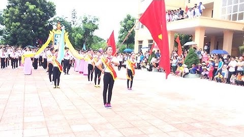 Chi đội Trần Quốc Toản - Phúc Thiêm duyệt nghi thức đội.