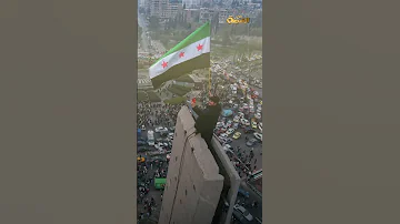 مترجم يحرج الرئيس أحمد الشرع بقصر الشعب 