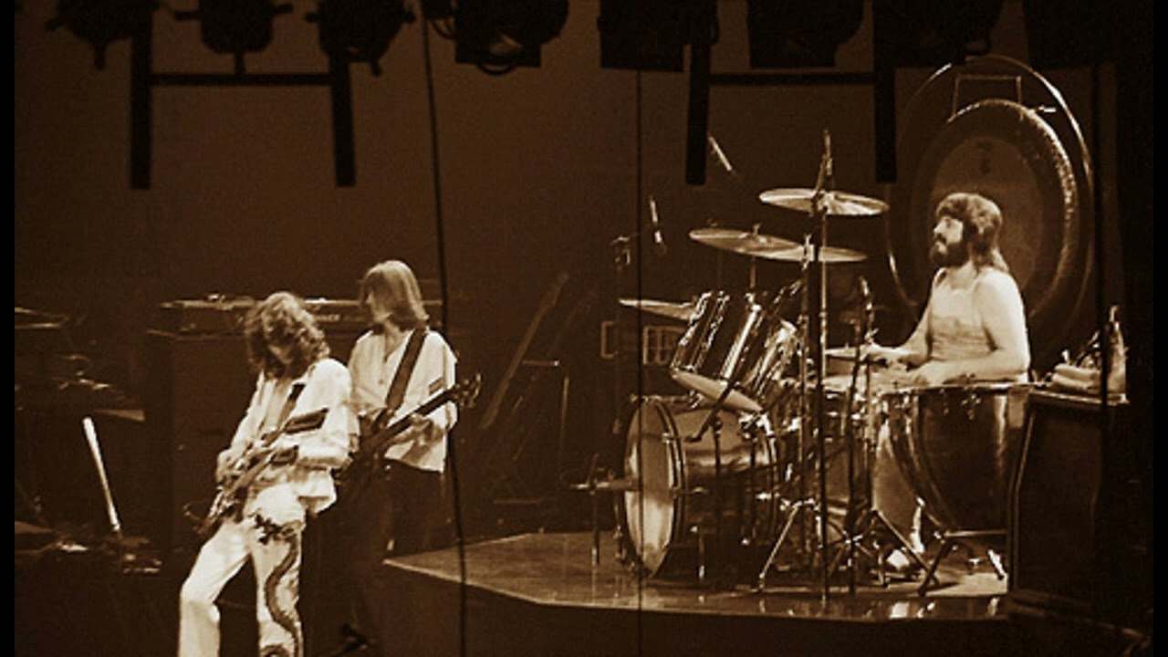 Led Zeppelin Live in Kentucky 25th April 1977 - YouTube