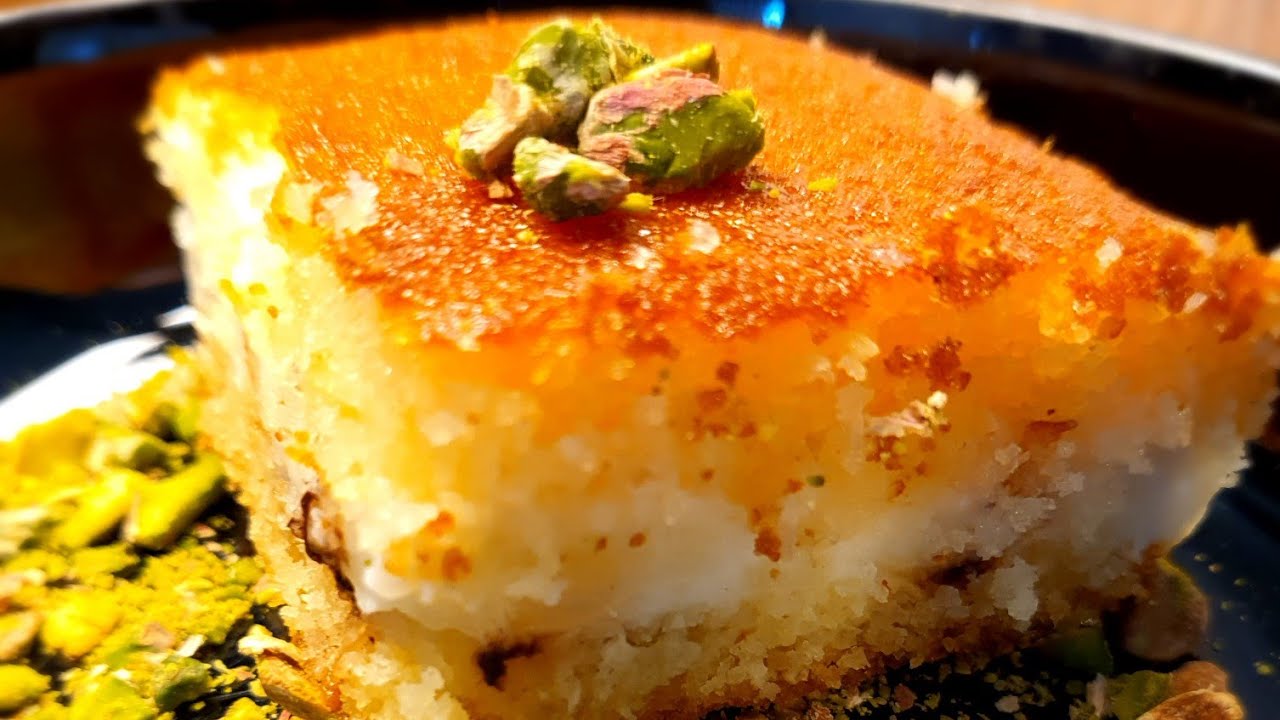 شيف نبيل / بسبوسة بالقشطة مع حبيبات الشكولا /  والنكهه الرهيبة واسرع سريع