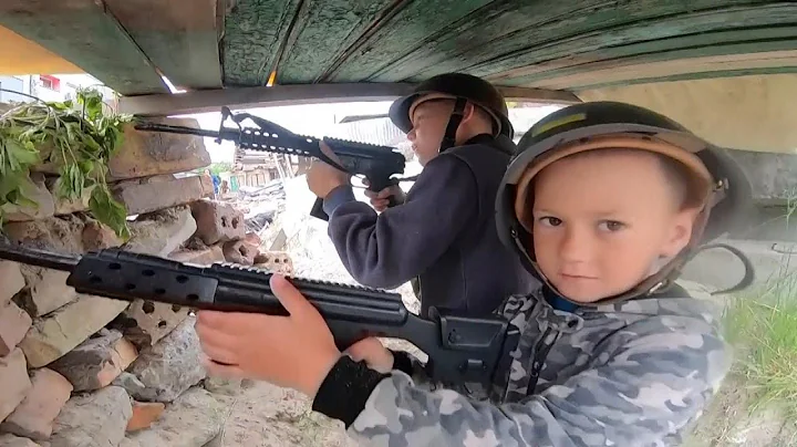 Ukrainian Kids Act Out War After Russians Destroy Village - DayDayNews