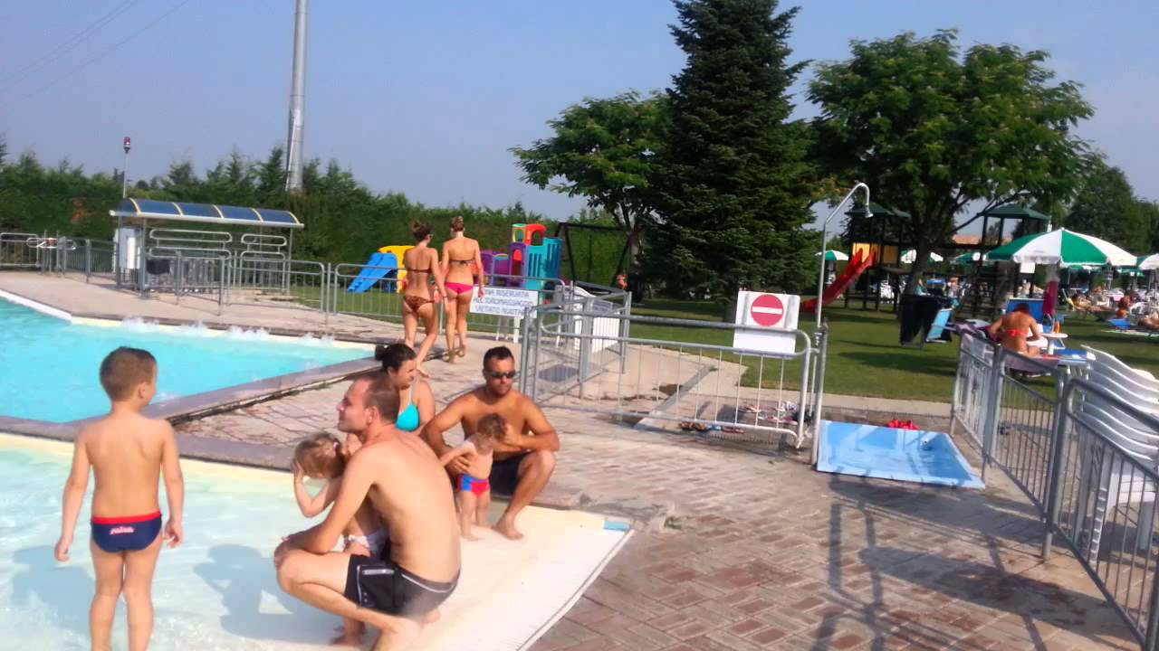 Piscina di montecavolo reggio emilia youtube Piscina reggio emilia