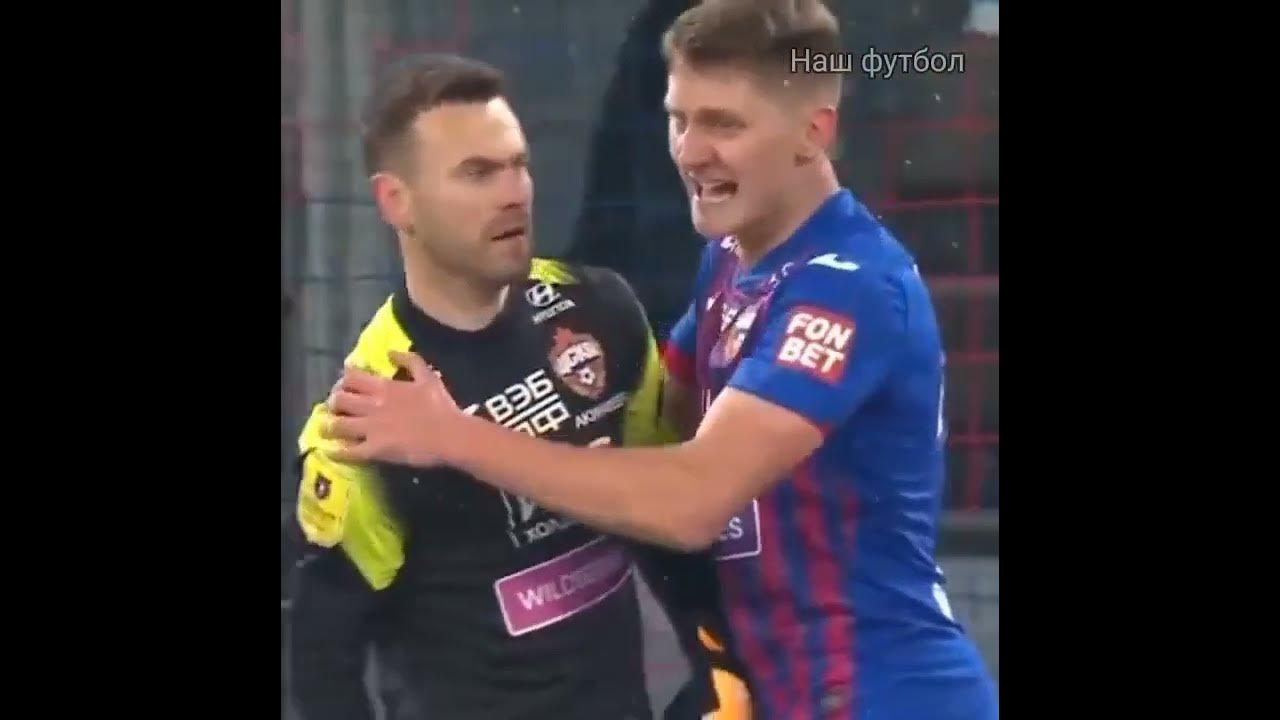 Буффон отбивает пенальти