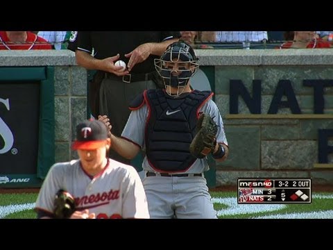 Joe Mauer makes amazing no-look catch of carom June 8 2013