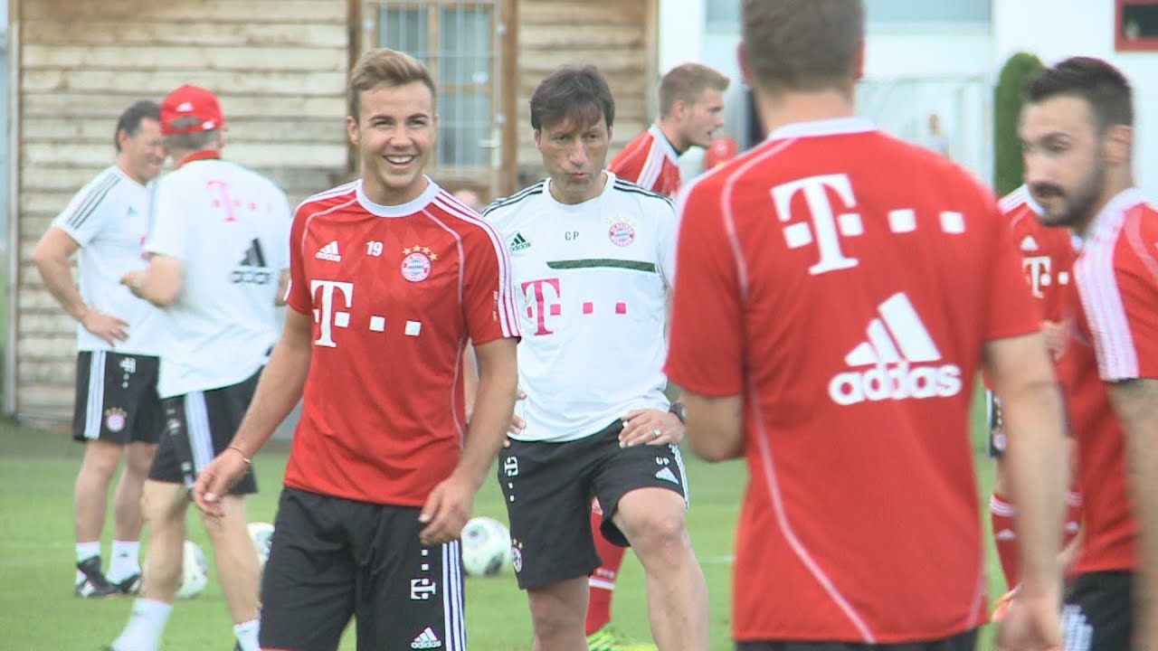 FC Bayern München: Götze und Schweinsteiger schuften im Training bayern munich jersey