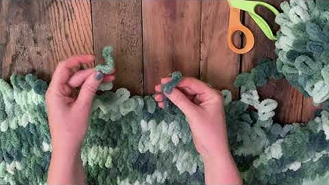 How to Add a Skein of Yarn to Your Finger Knit Blanket