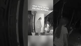 A bear stole their food delivery 😂