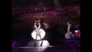 Jonas Brothers - Hold On - 3D Concert Experience