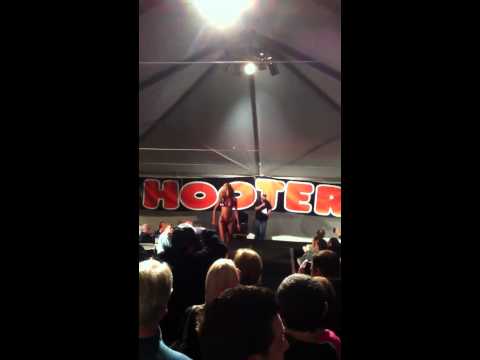 Hooters bathing suit pageant - Shiloh Winn