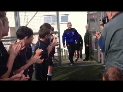 Paul Scholes greeted by Ivybridge Community College students