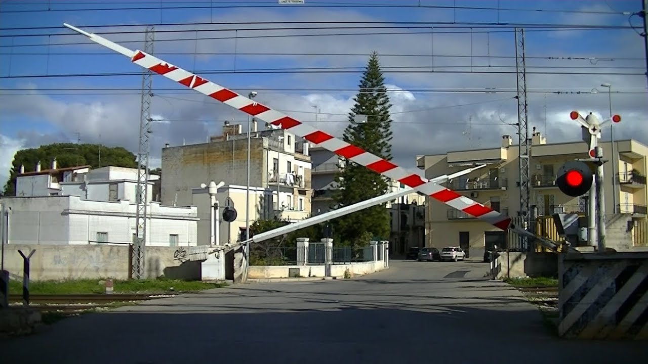 Spoorwegovergang Rutigliano (I) // Railroad crossing // Passaggio a livello